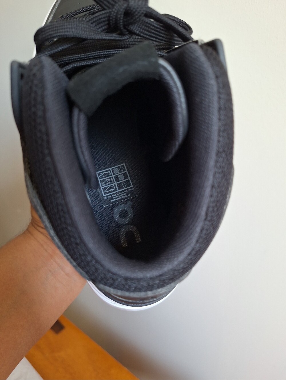On The Roger Clubhouse Mid Women's Black And White Size 9.5 - Picture 6 of 14